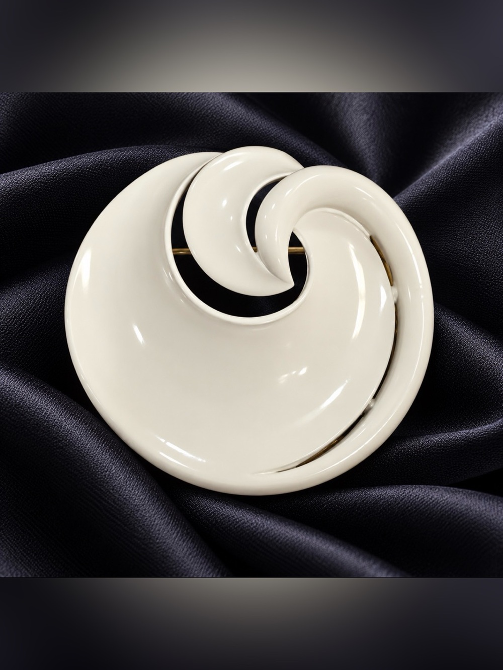 Vintage Trifari Solid White Enamel Abstract Swirl Brooch Pin